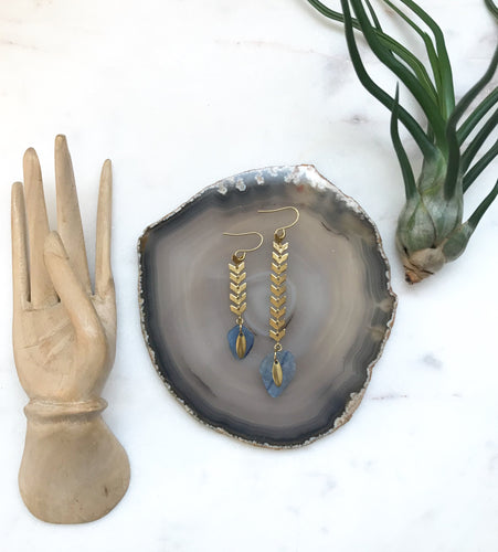 Dainty Kyanite